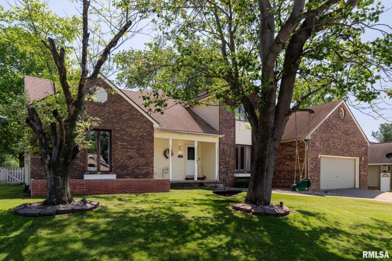 1203 ABBEY Lane, Marion, Illinois 62959, 4 Bedrooms Bedrooms, 0 ,3 BathroomsBathrooms,Residential,For Sale,ABBEY,0,RMAQC4262903