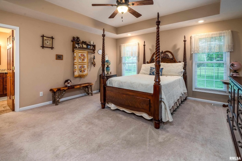 5963 LAKEVIEW Drive, Carterville, Illinois 62918, 4 Bedrooms Bedrooms, 0 ,3 BathroomsBathrooms,Residential,For Sale,LAKEVIEW,0,RMAEB457804