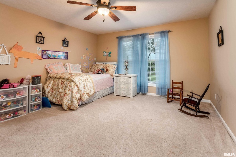 5963 LAKEVIEW Drive, Carterville, Illinois 62918, 4 Bedrooms Bedrooms, 0 ,3 BathroomsBathrooms,Residential,For Sale,LAKEVIEW,0,RMAEB457804