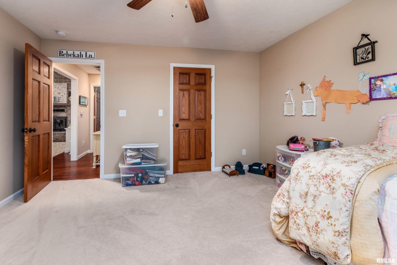 5963 LAKEVIEW Drive, Carterville, Illinois 62918, 4 Bedrooms Bedrooms, 0 ,3 BathroomsBathrooms,Residential,For Sale,LAKEVIEW,0,RMAEB457804