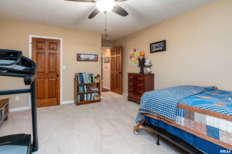 5963 LAKEVIEW Drive, Carterville, Illinois 62918, 4 Bedrooms Bedrooms, 0 ,3 BathroomsBathrooms,Residential,For Sale,LAKEVIEW,0,RMAEB457804