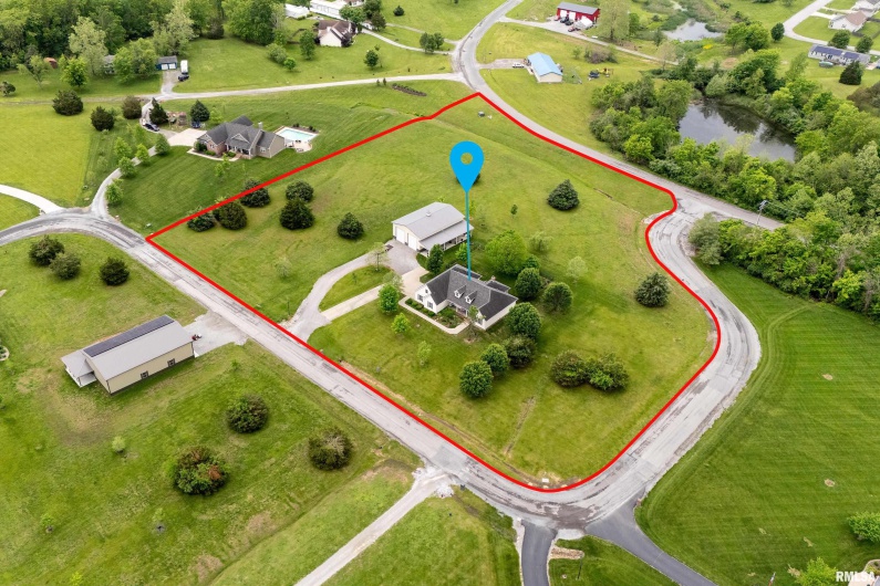 5963 LAKEVIEW Drive, Carterville, Illinois 62918, 4 Bedrooms Bedrooms, 0 ,3 BathroomsBathrooms,Residential,For Sale,LAKEVIEW,0,RMAEB457804