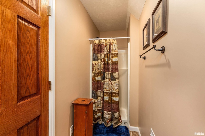 5963 LAKEVIEW Drive, Carterville, Illinois 62918, 4 Bedrooms Bedrooms, 0 ,3 BathroomsBathrooms,Residential,For Sale,LAKEVIEW,0,RMAEB457804