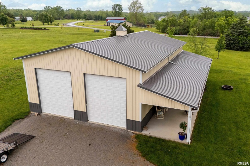 5963 LAKEVIEW Drive, Carterville, Illinois 62918, 4 Bedrooms Bedrooms, 0 ,3 BathroomsBathrooms,Residential,For Sale,LAKEVIEW,0,RMAEB457804