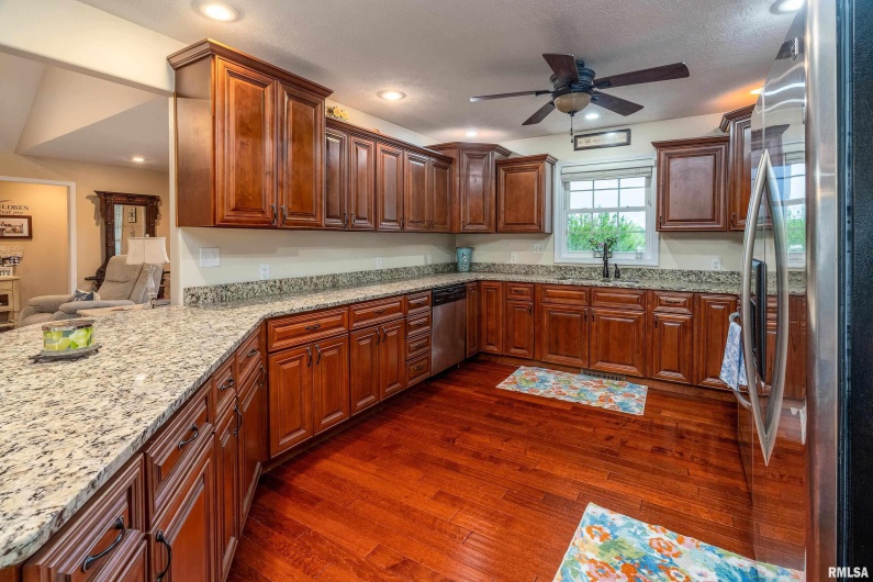 5963 LAKEVIEW Drive, Carterville, Illinois 62918, 4 Bedrooms Bedrooms, 0 ,3 BathroomsBathrooms,Residential,For Sale,LAKEVIEW,0,RMAEB457804