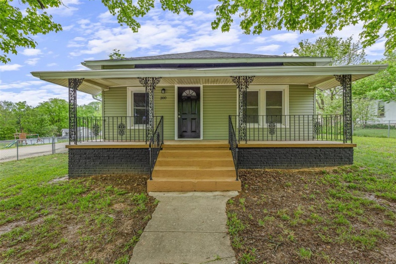 300 Lewis Street, Park Hills, Missouri 63601, 3 Bedrooms Bedrooms, 5 Rooms Rooms,1 BathroomBathrooms,Residential,For Sale,Lewis,MAR25029185