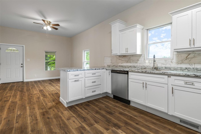 300 Lewis Street, Park Hills, Missouri 63601, 3 Bedrooms Bedrooms, 5 Rooms Rooms,1 BathroomBathrooms,Residential,For Sale,Lewis,MAR25029185
