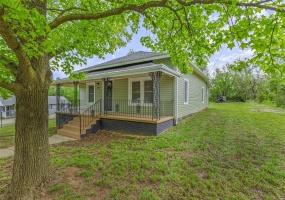 300 Lewis Street, Park Hills, Missouri 63601, 3 Bedrooms Bedrooms, 5 Rooms Rooms,1 BathroomBathrooms,Residential,For Sale,Lewis,MAR25029185