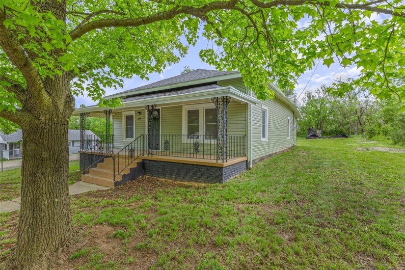 300 Lewis Street, Park Hills, Missouri 63601, 3 Bedrooms Bedrooms, 5 Rooms Rooms,1 BathroomBathrooms,Residential,For Sale,Lewis,MAR25029185
