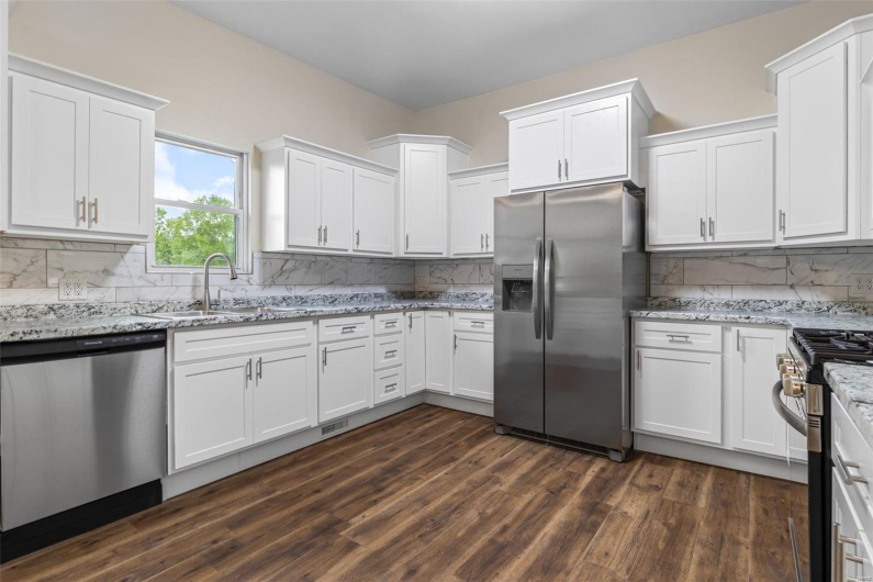 300 Lewis Street, Park Hills, Missouri 63601, 3 Bedrooms Bedrooms, 5 Rooms Rooms,1 BathroomBathrooms,Residential,For Sale,Lewis,MAR25029185