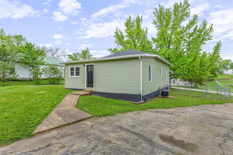 300 Lewis Street, Park Hills, Missouri 63601, 3 Bedrooms Bedrooms, 5 Rooms Rooms,1 BathroomBathrooms,Residential,For Sale,Lewis,MAR25029185