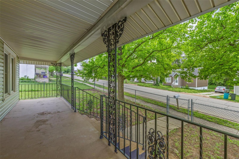 300 Lewis Street, Park Hills, Missouri 63601, 3 Bedrooms Bedrooms, 5 Rooms Rooms,1 BathroomBathrooms,Residential,For Sale,Lewis,MAR25029185
