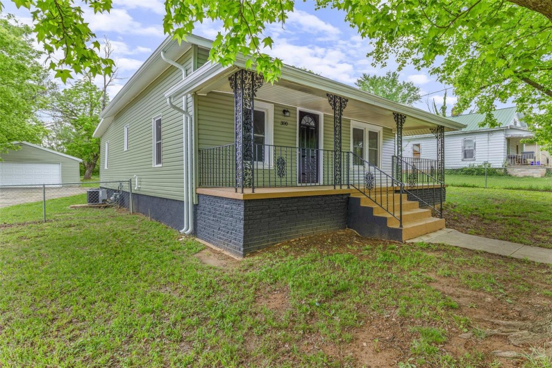300 Lewis Street, Park Hills, Missouri 63601, 3 Bedrooms Bedrooms, 5 Rooms Rooms,1 BathroomBathrooms,Residential,For Sale,Lewis,MAR25029185