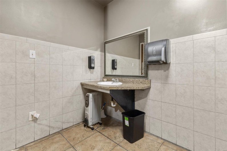 6100 Highway Y, French Village, Missouri 63036, ,Commercial Sale,For Sale,Highway Y,MAR25020354