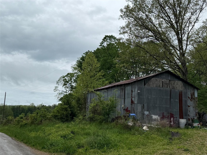 garage/workshop 