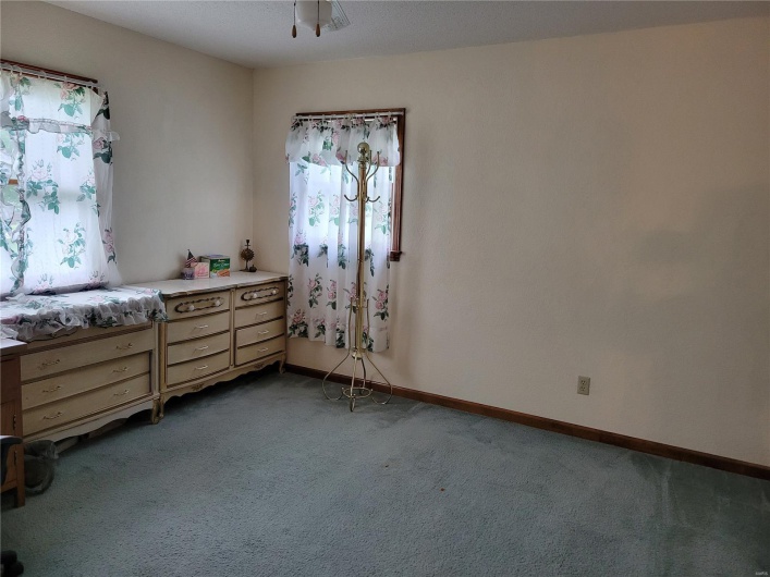 2230 Earleen Street, Cape Girardeau, Missouri 63701, 5 Bedrooms Bedrooms, 6 Rooms Rooms,1 BathroomBathrooms,Residential,For Sale,Earleen,MAR25029415