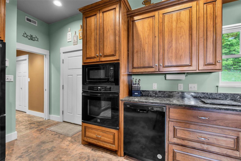 2325 Brister Hill Drive, Cape Girardeau, Missouri 63701, 3 Bedrooms Bedrooms, 8 Rooms Rooms,2 BathroomsBathrooms,Residential,For Sale,Brister Hill,MAR25028998