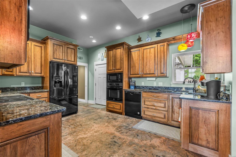 2325 Brister Hill Drive, Cape Girardeau, Missouri 63701, 3 Bedrooms Bedrooms, 8 Rooms Rooms,2 BathroomsBathrooms,Residential,For Sale,Brister Hill,MAR25028998