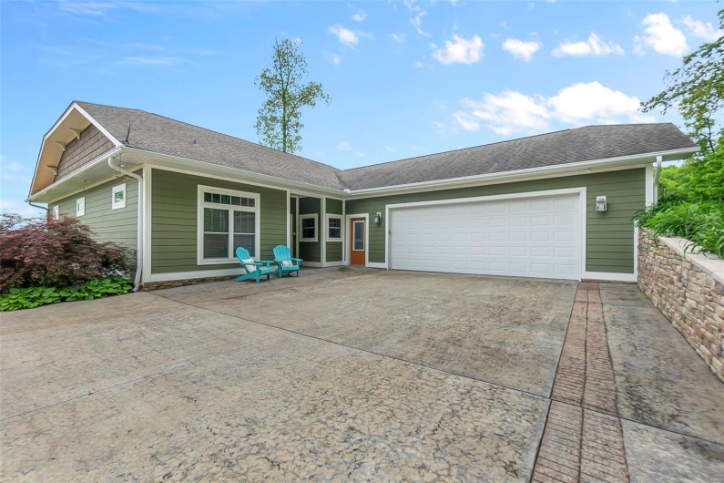 2325 Brister Hill Drive, Cape Girardeau, Missouri 63701, 3 Bedrooms Bedrooms, 8 Rooms Rooms,2 BathroomsBathrooms,Residential,For Sale,Brister Hill,MAR25028998