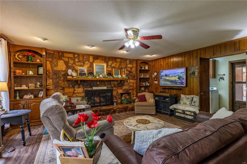 401 Roosevelt Street, Matthews, Missouri 63828, 4 Bedrooms Bedrooms, 7 Rooms Rooms,2 BathroomsBathrooms,Residential,For Sale,Roosevelt,MAR25029487