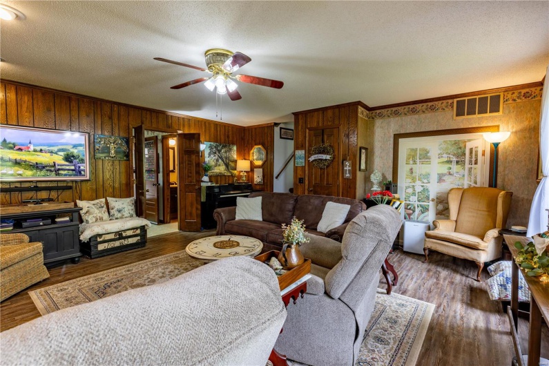 401 Roosevelt Street, Matthews, Missouri 63828, 4 Bedrooms Bedrooms, 7 Rooms Rooms,2 BathroomsBathrooms,Residential,For Sale,Roosevelt,MAR25029487