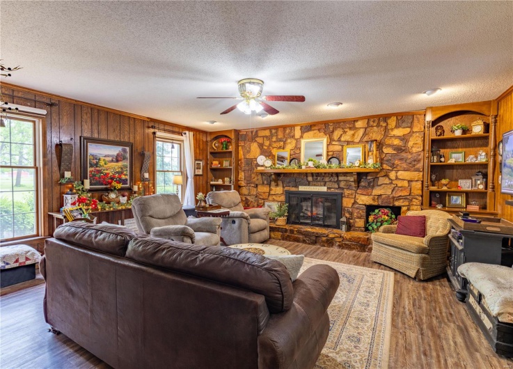 401 Roosevelt Street, Matthews, Missouri 63828, 4 Bedrooms Bedrooms, 7 Rooms Rooms,2 BathroomsBathrooms,Residential,For Sale,Roosevelt,MAR25029487