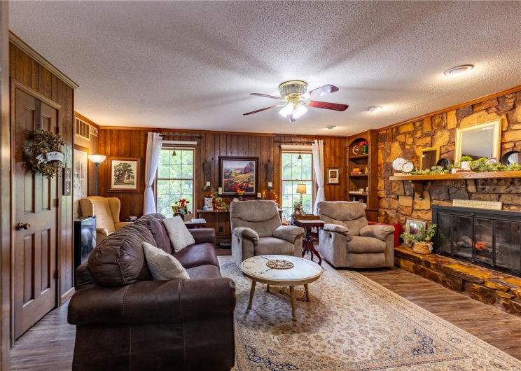 401 Roosevelt Street, Matthews, Missouri 63828, 4 Bedrooms Bedrooms, 7 Rooms Rooms,2 BathroomsBathrooms,Residential,For Sale,Roosevelt,MAR25029487