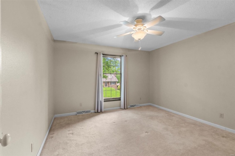 1572 Lexington Avenue, Cape Girardeau, Missouri 63701, 4 Bedrooms Bedrooms, 12 Rooms Rooms,3 BathroomsBathrooms,Residential,For Sale,Lexington,MAR25029463