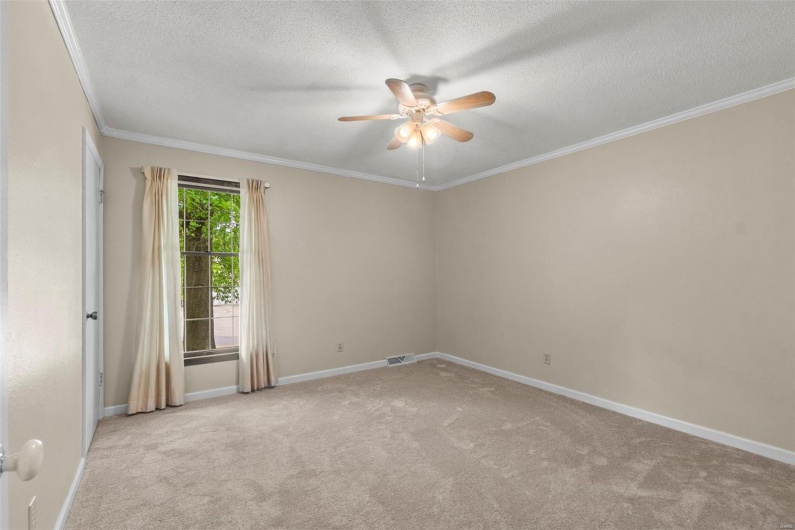 1572 Lexington Avenue, Cape Girardeau, Missouri 63701, 4 Bedrooms Bedrooms, 12 Rooms Rooms,3 BathroomsBathrooms,Residential,For Sale,Lexington,MAR25029463