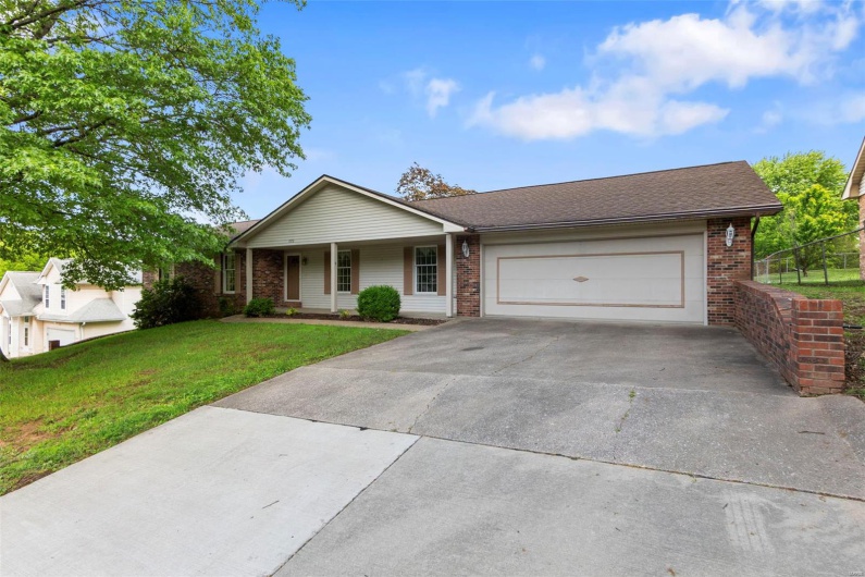 1572 Lexington Avenue, Cape Girardeau, Missouri 63701, 4 Bedrooms Bedrooms, 12 Rooms Rooms,3 BathroomsBathrooms,Residential,For Sale,Lexington,MAR25029463