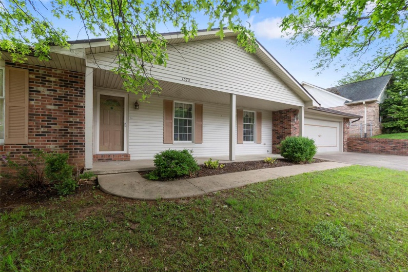 1572 Lexington Avenue, Cape Girardeau, Missouri 63701, 4 Bedrooms Bedrooms, 12 Rooms Rooms,3 BathroomsBathrooms,Residential,For Sale,Lexington,MAR25029463