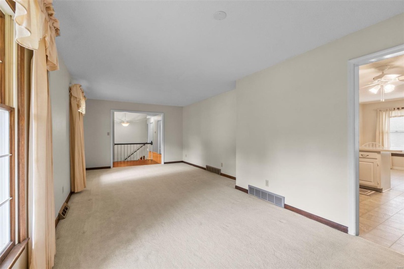 1572 Lexington Avenue, Cape Girardeau, Missouri 63701, 4 Bedrooms Bedrooms, 12 Rooms Rooms,3 BathroomsBathrooms,Residential,For Sale,Lexington,MAR25029463