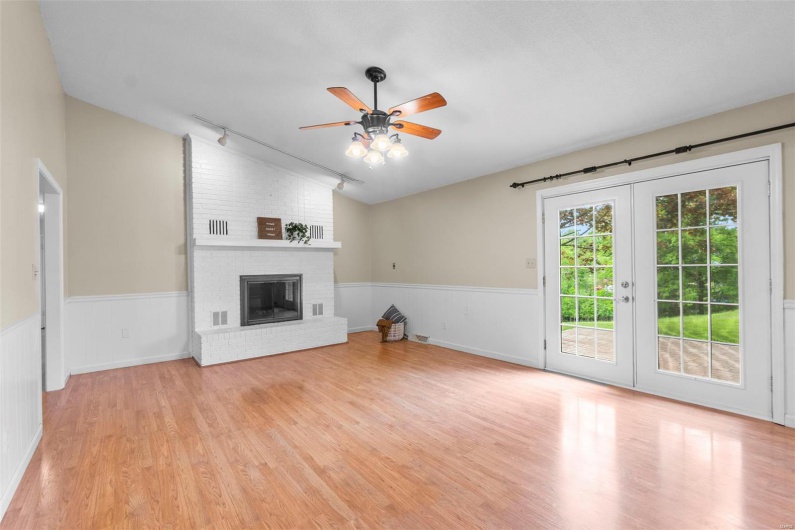 1572 Lexington Avenue, Cape Girardeau, Missouri 63701, 4 Bedrooms Bedrooms, 12 Rooms Rooms,3 BathroomsBathrooms,Residential,For Sale,Lexington,MAR25029463