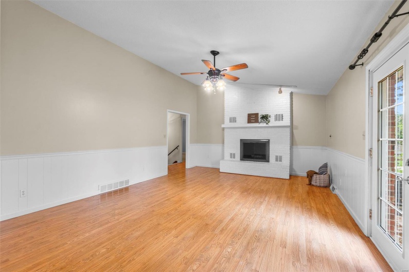 1572 Lexington Avenue, Cape Girardeau, Missouri 63701, 4 Bedrooms Bedrooms, 12 Rooms Rooms,3 BathroomsBathrooms,Residential,For Sale,Lexington,MAR25029463