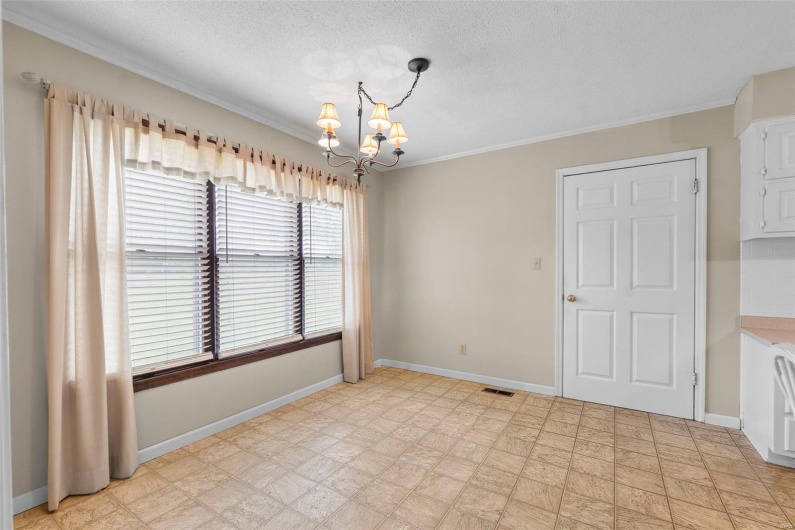 1572 Lexington Avenue, Cape Girardeau, Missouri 63701, 4 Bedrooms Bedrooms, 12 Rooms Rooms,3 BathroomsBathrooms,Residential,For Sale,Lexington,MAR25029463