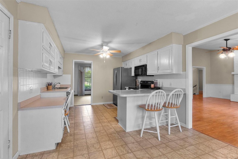 1572 Lexington Avenue, Cape Girardeau, Missouri 63701, 4 Bedrooms Bedrooms, 12 Rooms Rooms,3 BathroomsBathrooms,Residential,For Sale,Lexington,MAR25029463