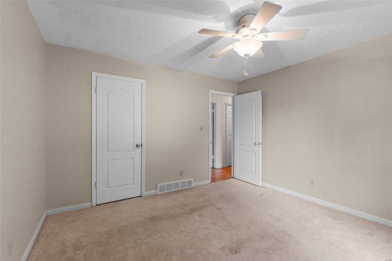1572 Lexington Avenue, Cape Girardeau, Missouri 63701, 4 Bedrooms Bedrooms, 12 Rooms Rooms,3 BathroomsBathrooms,Residential,For Sale,Lexington,MAR25029463