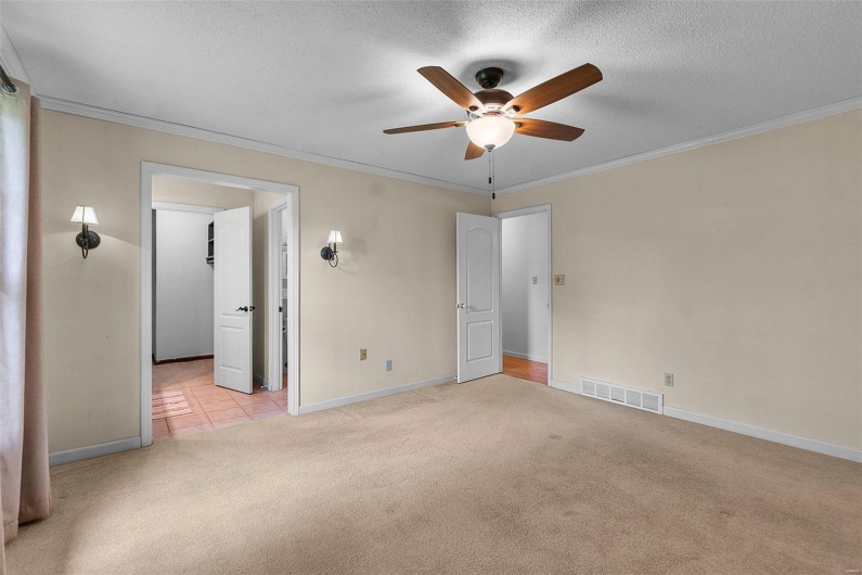 1572 Lexington Avenue, Cape Girardeau, Missouri 63701, 4 Bedrooms Bedrooms, 12 Rooms Rooms,3 BathroomsBathrooms,Residential,For Sale,Lexington,MAR25029463