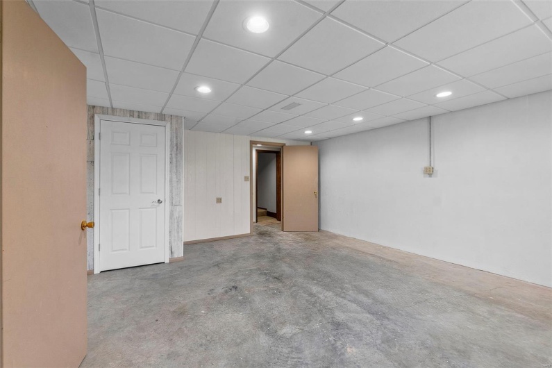 1572 Lexington Avenue, Cape Girardeau, Missouri 63701, 4 Bedrooms Bedrooms, 12 Rooms Rooms,3 BathroomsBathrooms,Residential,For Sale,Lexington,MAR25029463