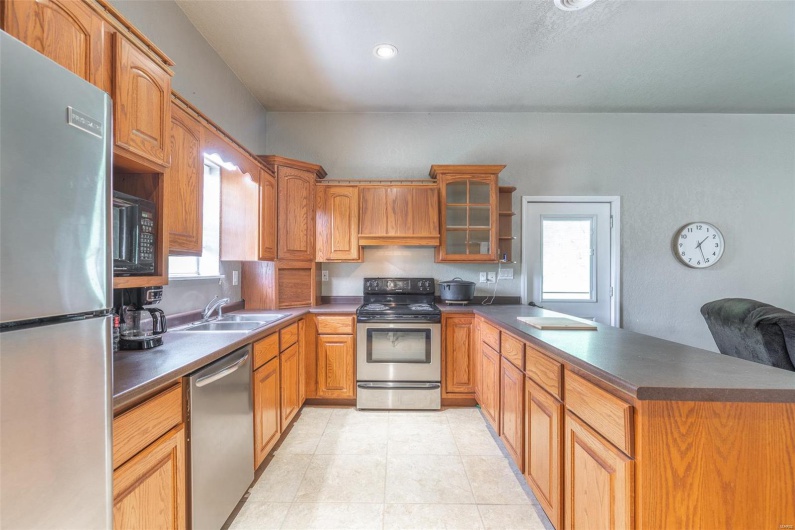 729 County Road 543, Poplar Bluff, Missouri 63901, 1 Bedroom Bedrooms, 5 Rooms Rooms,1 BathroomBathrooms,Residential,For Sale,County Road 543,MAR25029338