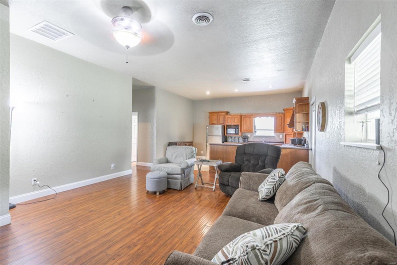 729 County Road 543, Poplar Bluff, Missouri 63901, 1 Bedroom Bedrooms, 5 Rooms Rooms,1 BathroomBathrooms,Residential,For Sale,County Road 543,MAR25029338