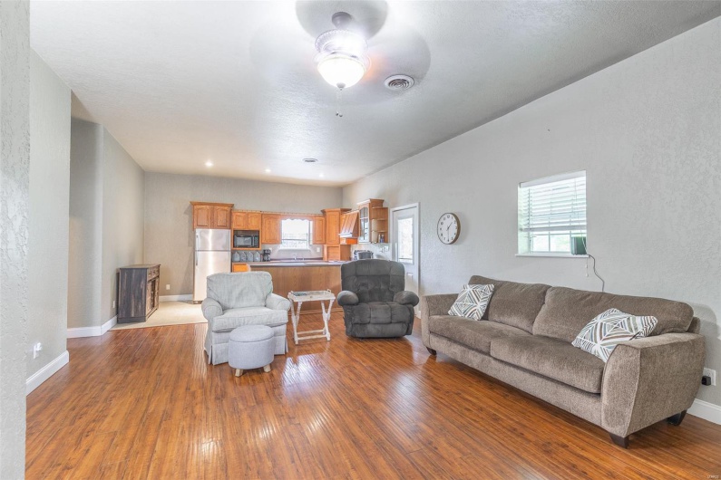 729 County Road 543, Poplar Bluff, Missouri 63901, 1 Bedroom Bedrooms, 5 Rooms Rooms,1 BathroomBathrooms,Residential,For Sale,County Road 543,MAR25029338