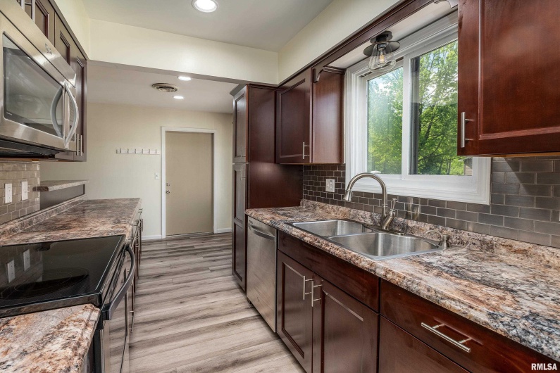 510 Beadle Drive, Carbondale, Illinois 62901, 2 Bedrooms Bedrooms, 0 ,2 BathroomsBathrooms,Residential,For Sale,Beadle,0,RMAEB457820