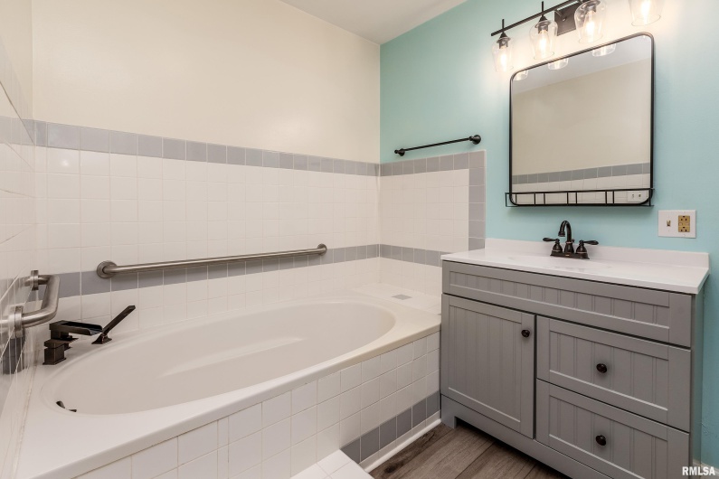 510 Beadle Drive, Carbondale, Illinois 62901, 2 Bedrooms Bedrooms, 0 ,2 BathroomsBathrooms,Residential,For Sale,Beadle,0,RMAEB457820