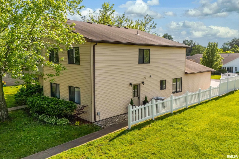 510 Beadle Drive, Carbondale, Illinois 62901, 2 Bedrooms Bedrooms, 0 ,2 BathroomsBathrooms,Residential,For Sale,Beadle,0,RMAEB457820