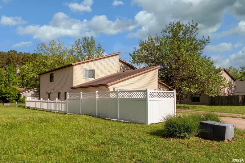 510 Beadle Drive, Carbondale, Illinois 62901, 2 Bedrooms Bedrooms, 0 ,2 BathroomsBathrooms,Residential,For Sale,Beadle,0,RMAEB457820