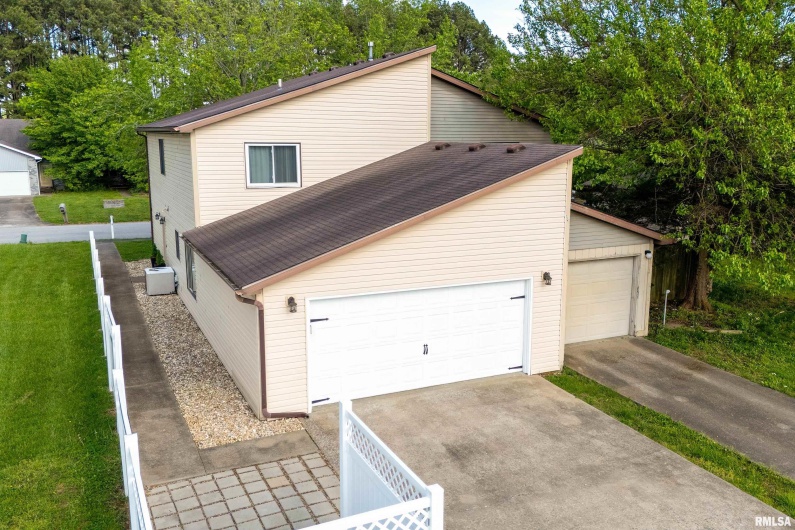 510 Beadle Drive, Carbondale, Illinois 62901, 2 Bedrooms Bedrooms, 0 ,2 BathroomsBathrooms,Residential,For Sale,Beadle,0,RMAEB457820