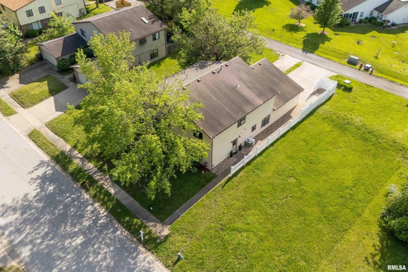 510 Beadle Drive, Carbondale, Illinois 62901, 2 Bedrooms Bedrooms, 0 ,2 BathroomsBathrooms,Residential,For Sale,Beadle,0,RMAEB457820