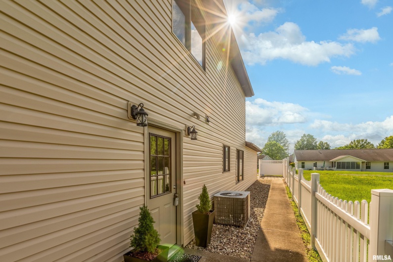 510 Beadle Drive, Carbondale, Illinois 62901, 2 Bedrooms Bedrooms, 0 ,2 BathroomsBathrooms,Residential,For Sale,Beadle,0,RMAEB457820