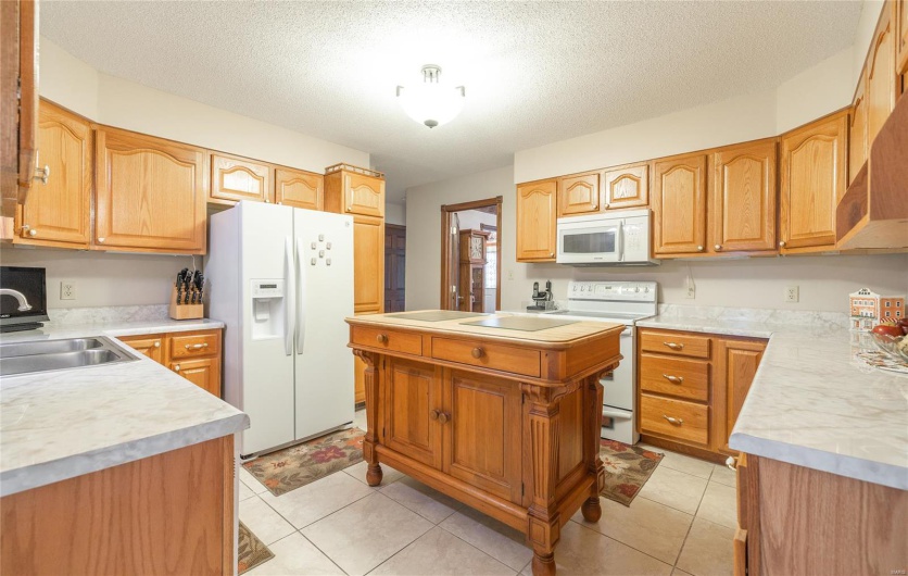 13907 Highway T, Fredericktown, Missouri 63645, 5 Bedrooms Bedrooms, 14 Rooms Rooms,4 BathroomsBathrooms,Farm,For Sale,Highway T,MAR25028986